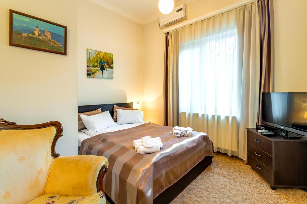 V Park Hotel Tbiliszi Kültér fotó