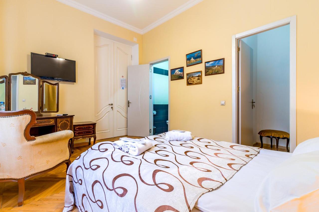V Park Hotel Tbiliszi Kültér fotó