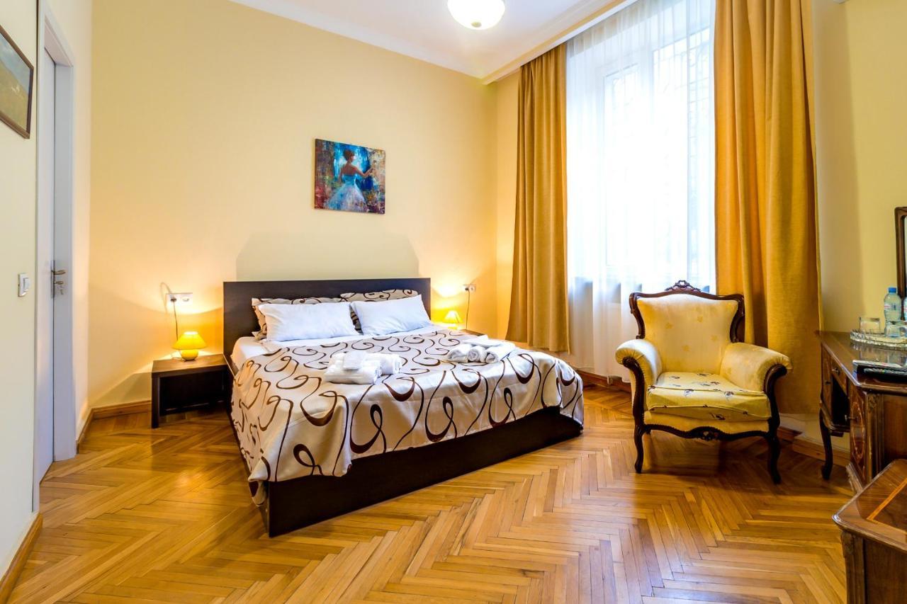 V Park Hotel Tbiliszi Kültér fotó