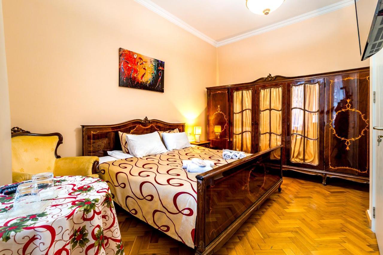 V Park Hotel Tbiliszi Kültér fotó