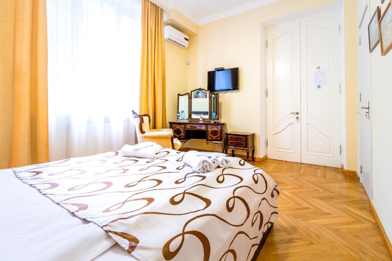 V Park Hotel Tbiliszi Kültér fotó