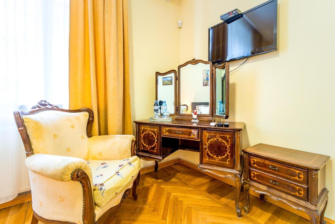V Park Hotel Tbiliszi Kültér fotó