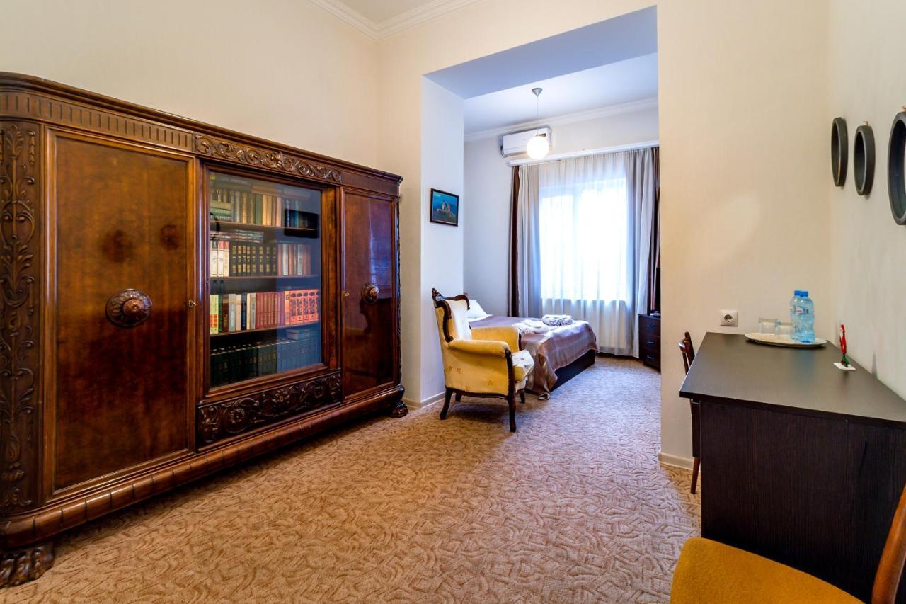 V Park Hotel Tbiliszi Kültér fotó
